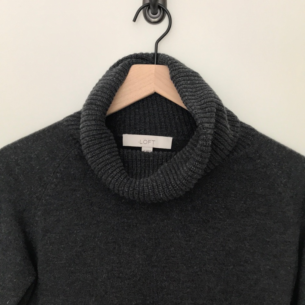 LOFT medium turtle neck sweater